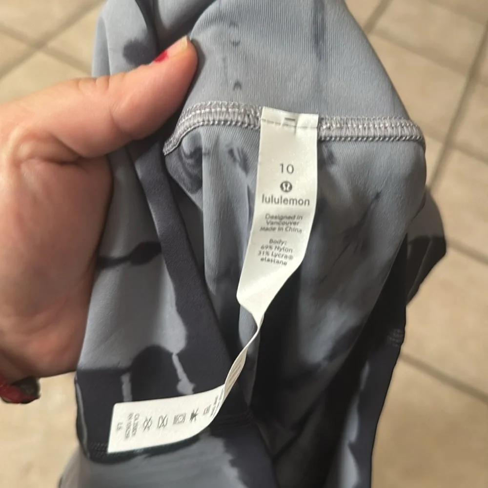 Lululemon - Picture 4 of 5